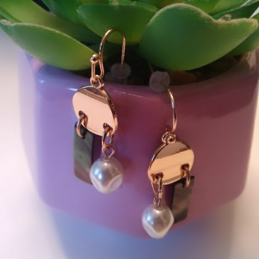 Dangling Pearl Earrings